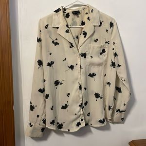 Medium cream blouse